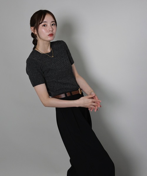 J by blue(ジェイバイブルー)の「カシミヤ混ケーブルニット(ニット/セーター・レディース・ベージュ/チャコールグレー/ブラック・MEDIUM)」の19枚目の写真