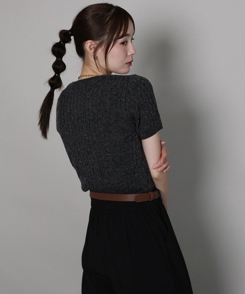 J by blue(ジェイバイブルー)の「カシミヤ混ケーブルニット(ニット/セーター・レディース・ベージュ/チャコールグレー/ブラック・MEDIUM)」の18枚目の写真