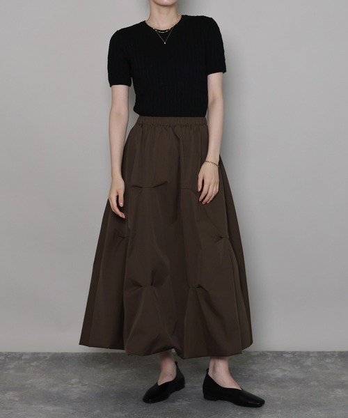 J by blue(ジェイバイブルー)の「カシミヤ混ケーブルニット(ニット/セーター・レディース・ベージュ/チャコールグレー/ブラック・MEDIUM)」の5枚目の写真