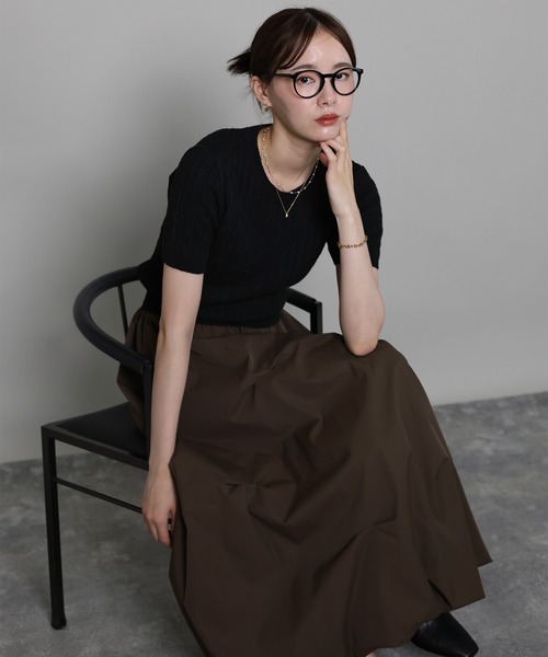 J by blue(ジェイバイブルー)の「カシミヤ混ケーブルニット(ニット/セーター・レディース・ベージュ/チャコールグレー/ブラック・MEDIUM)」の4枚目の写真