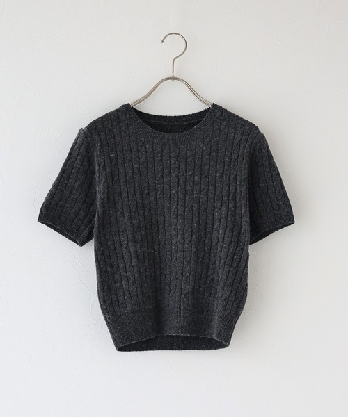 J by blue(ジェイバイブルー)の「カシミヤ混ケーブルニット(ニット/セーター・レディース・ベージュ/チャコールグレー/ブラック・MEDIUM)」の8枚目の写真
