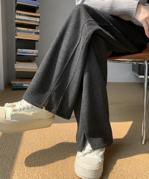 cammie(キャミー)の「裾スリットデザインスエットパンツ(その他パンツ・レディース・ブラック/ベージュ・M/L)」の2枚目の写真