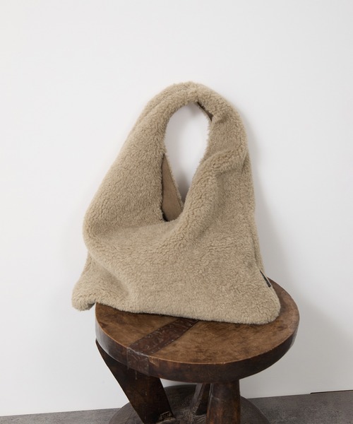 HELEN MOORE（ヘレンムーア）の「【HELEN MOORE（ヘレンムーア）】フェイクムートンリバーシブルバッグ（トートバッグ・レディース・チャコールグレー/ベージュ・FREE）」の20枚目の写真