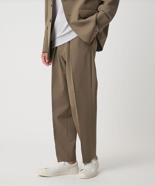 green label relaxing（グリーンレーベルリラクシング）の「A+ PERTEX UNLIMITED リラックス イージー 1プリーツ スラックス -ストレッチ-（スラックス・メンズ・ブラック/ブラウン系・M/L/S/XL）」の2枚目の写真