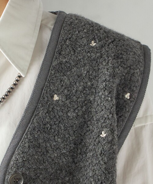 セール】【SHIPS別注】assiette:ウール混 ボア 刺繍 ベスト（ベスト