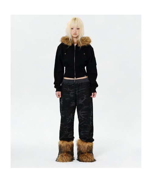 runningHIGH（ランニングハイ）の「A'GEM/9 × .kom 『runningHIGH/ランニングハイ』 FUR ZIP UP HOODIE/ファージップアップパーカー（パーカー・レディース・チャコールグレー/ブラック・FREE）」の8枚目の写真
