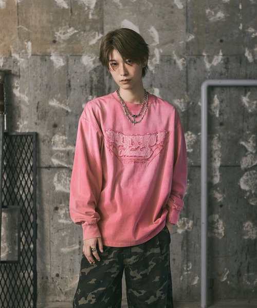 ILL'S(イルズ)の「フェード加工刺繍ロンT(Tシャツ/カットソー・メンズ・ブラック/ピンク・L/M)」の3枚目の写真