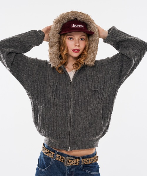 WISH FOR EVER(ウィッシュフォーエバー)の「【 4color / 3size 】REMOVABLE FAUX FUR,FEEL-GOOD CABLE KNIT HOODIE(パーカー・メンズ・グレー/ネイビー/ブラウン/バーガンディー・SMALL/MEDIUM/LARGE)」の2枚目の写真
