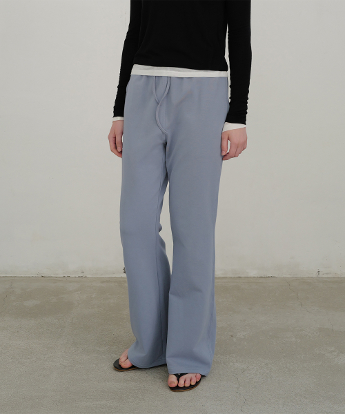 ANDNEEDS(アンドニーズ)の「Essential slim span pants (blue)(スウェットパンツ・レディース・その他・FREE)」の1枚目の写真