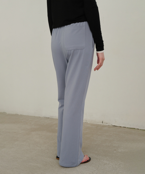 ANDNEEDS(アンドニーズ)の「Essential slim span pants (blue)(スウェットパンツ・レディース・その他・FREE)」の2枚目の写真