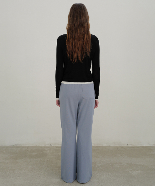 ANDNEEDS(アンドニーズ)の「Essential slim span pants (blue)(スウェットパンツ・レディース・その他・FREE)」の4枚目の写真