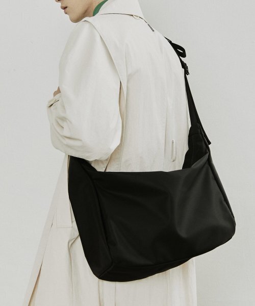HAH ARCHIVE(ハーアーカイブ)の「Ark Messenger Bag (Black)(メッセンジャーバッグ・レディース・その他・FREE)」の1枚目の写真