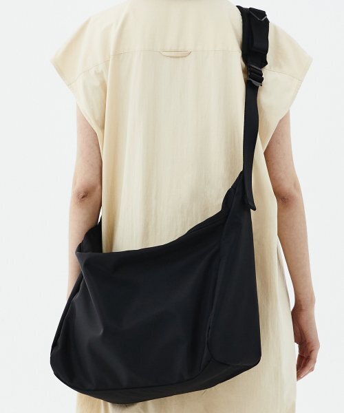 HAH ARCHIVE(ハーアーカイブ)の「Ark Messenger Bag (Black)(メッセンジャーバッグ・レディース・その他・FREE)」の2枚目の写真