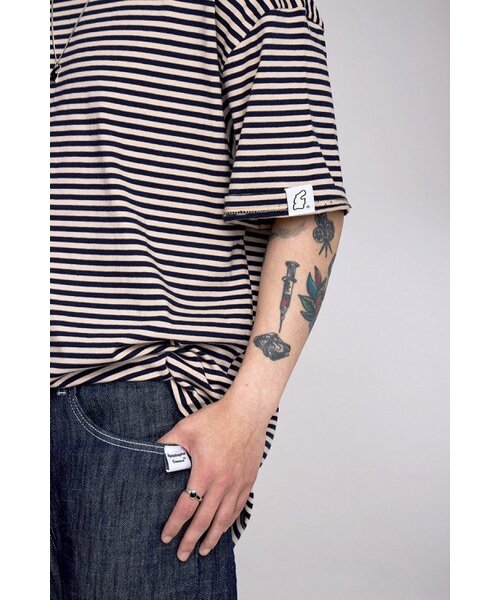 APOSTROPHE COMMA(アポストロフィコンマ)の「スリーブポイントストライプ半袖Tシャツ(ネイビー)(Tシャツ/カットソー・メンズ・ネイビー・LARGE/MEDIUM)」の6枚目の写真