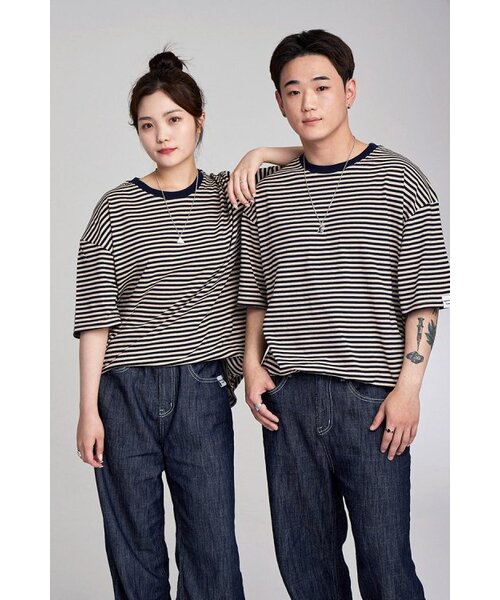 APOSTROPHE COMMA(アポストロフィコンマ)の「スリーブポイントストライプ半袖Tシャツ(ネイビー)(Tシャツ/カットソー・メンズ・ネイビー・LARGE/MEDIUM)」の2枚目の写真