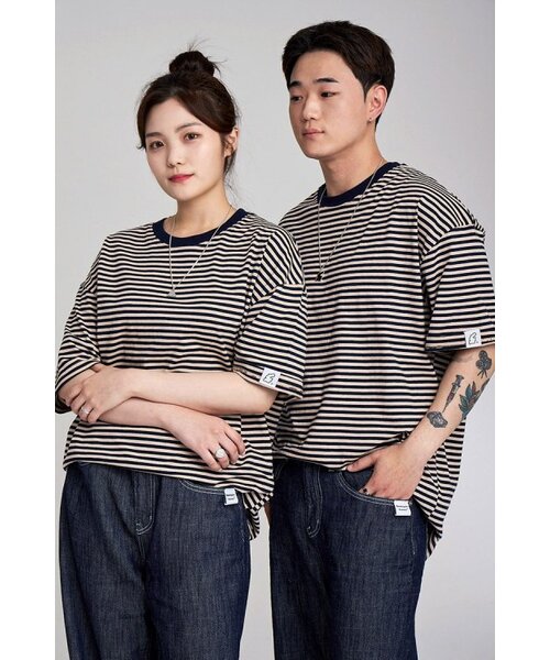 APOSTROPHE COMMA(アポストロフィコンマ)の「スリーブポイントストライプ半袖Tシャツ(ネイビー)(Tシャツ/カットソー・メンズ・ネイビー・LARGE/MEDIUM)」の4枚目の写真