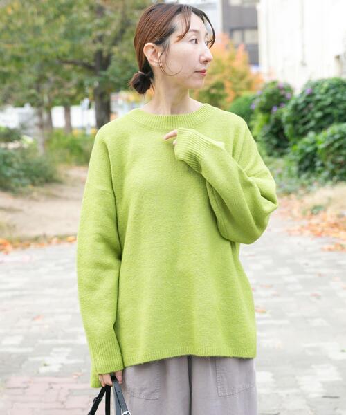 ITEMS URBANRESEARCH（アイテムズ アーバンリサーチ）の「サイドスリットニットプルオーバー（ニット/セーター・レディース・チャコールグレー/オレンジ/グリーン系その他/ブルー・FREE）」の6枚目の写真