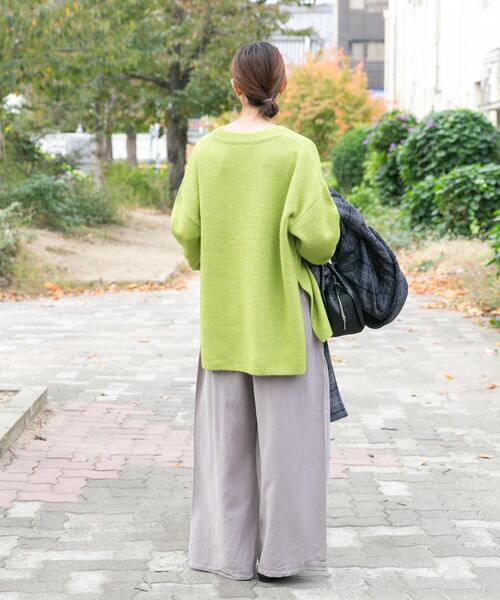 ITEMS URBANRESEARCH（アイテムズ アーバンリサーチ）の「サイドスリットニットプルオーバー（ニット/セーター・レディース・チャコールグレー/オレンジ/グリーン系その他/ブルー・FREE）」の10枚目の写真