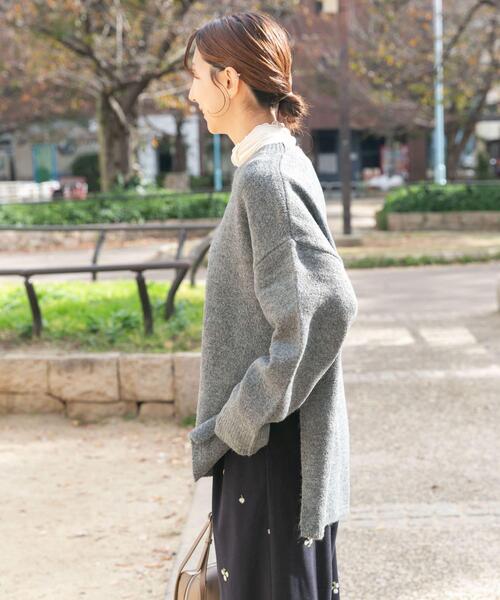 ITEMS URBANRESEARCH（アイテムズ アーバンリサーチ）の「サイドスリットニットプルオーバー（ニット/セーター・レディース・チャコールグレー/オレンジ/グリーン系その他/ブルー・FREE）」の13枚目の写真