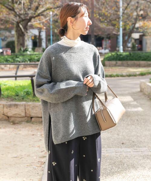 ITEMS URBANRESEARCH（アイテムズ アーバンリサーチ）の「サイドスリットニットプルオーバー（ニット/セーター・レディース・チャコールグレー/オレンジ/グリーン系その他/ブルー・FREE）」の14枚目の写真