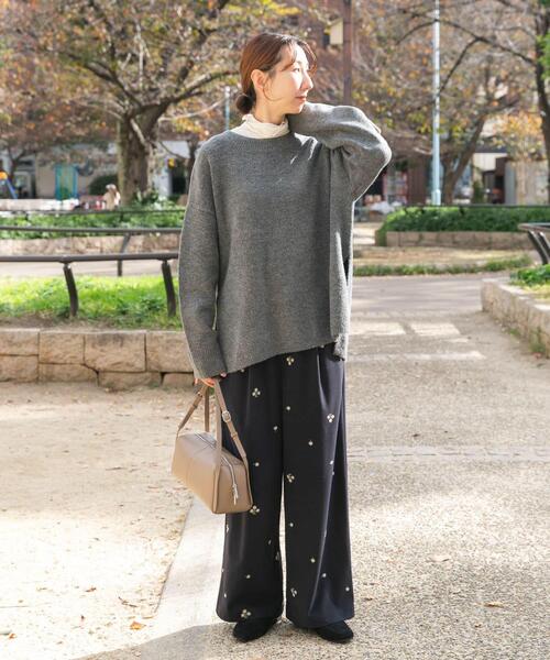 ITEMS URBANRESEARCH（アイテムズ アーバンリサーチ）の「サイドスリットニットプルオーバー（ニット/セーター・レディース・チャコールグレー/オレンジ/グリーン系その他/ブルー・FREE）」の15枚目の写真