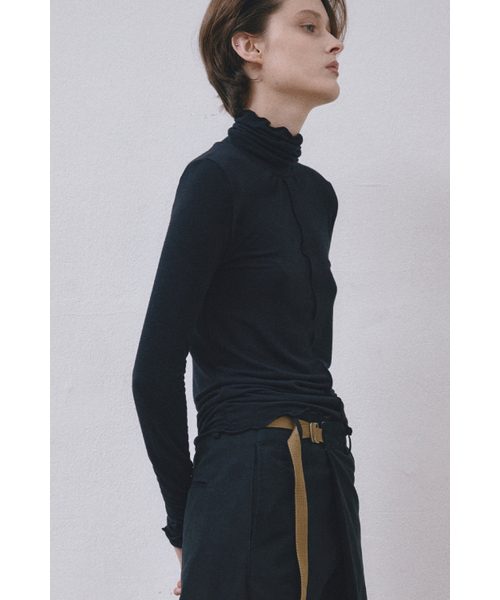MIDNLOW(ミッドアンドロー)の「Turtle neck Top(Black)(Tシャツ/カットソー・レディース・その他・FREE)」の6枚目の写真