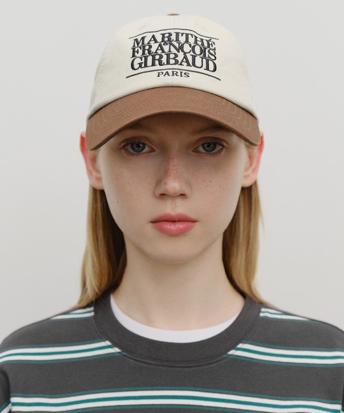 MARITHE + FRANCOIS GIRBAUD（マリテフランソワジルボー）の「CLASSIC LOGO 6PANEL COLOR BLOCK CAP（キャップ・レディース・ダークブラウン/Navy/ブラウン・フリー）」の2枚目の写真