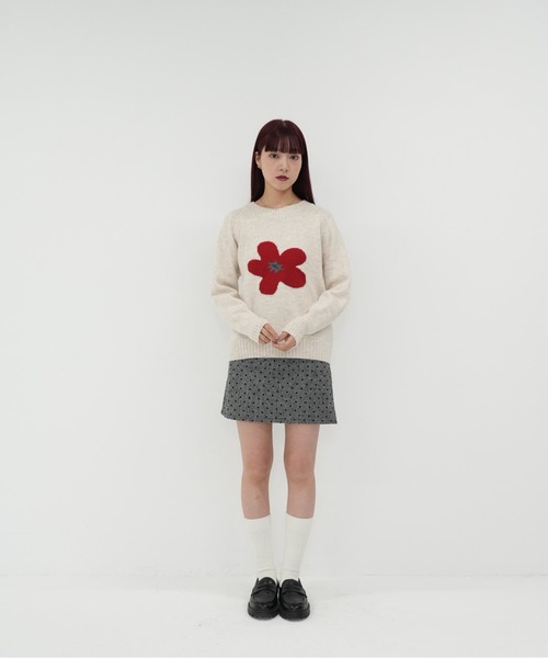 Uenui(ウニュイ)の「【 cunii 】ニット セーター 花柄 フラワー モヘア風 ふわふわ 長袖 ゆったり ガーリー 体型カバー 秋冬 韓国風(ニット/セーター・レディース・グレー/チャコールグレー/アイボリー/パープル・FREE)」の5枚目の写真