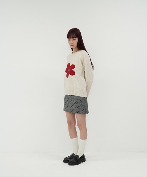 Uenui(ウニュイ)の「【 cunii 】ニット セーター 花柄 フラワー モヘア風 ふわふわ 長袖 ゆったり ガーリー 体型カバー 秋冬 韓国風(ニット/セーター・レディース・グレー/チャコールグレー/アイボリー/パープル・FREE)」の15枚目の写真