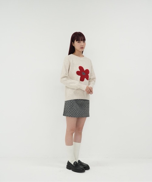 Uenui(ウニュイ)の「【 cunii 】ニット セーター 花柄 フラワー モヘア風 ふわふわ 長袖 ゆったり ガーリー 体型カバー 秋冬 韓国風(ニット/セーター・レディース・グレー/チャコールグレー/アイボリー/パープル・FREE)」の21枚目の写真
