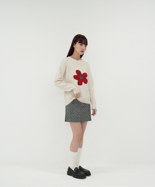 Uenui(ウニュイ)の「【 cunii 】ニット セーター 花柄 フラワー モヘア風 ふわふわ 長袖 ゆったり ガーリー 体型カバー 秋冬 韓国風(ニット/セーター・レディース・グレー/チャコールグレー/アイボリー/パープル・FREE)」の22枚目の写真