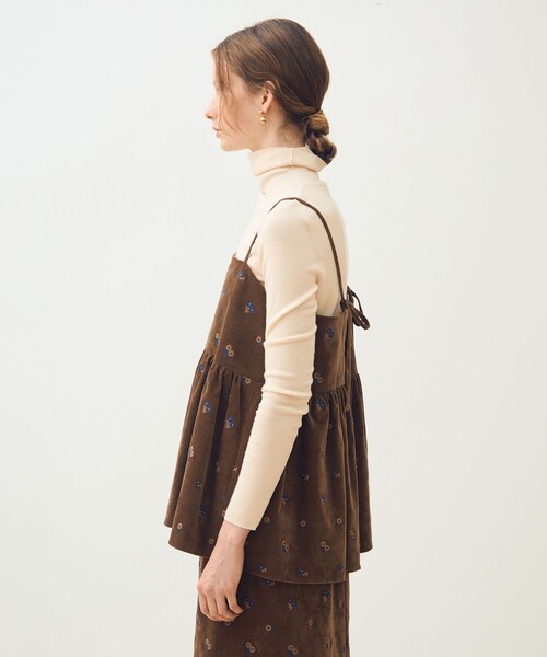 TOMORROWLAND collection(トゥモローランドコレクション)の「フルーロンベル キャミソールトップス(その他トップス・レディース・ブラウン系その他・36)」の4枚目の写真