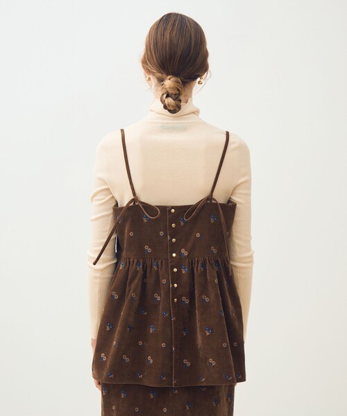 TOMORROWLAND collection(トゥモローランドコレクション)の「フルーロンベル キャミソールトップス(その他トップス・レディース・ブラウン系その他・36)」の5枚目の写真