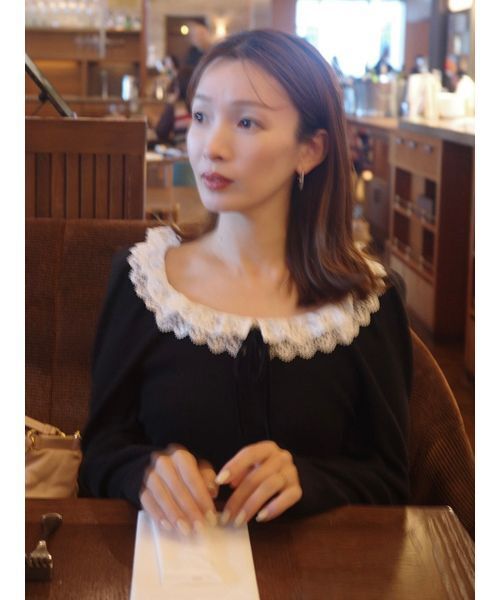 SNIDEL(スナイデル)の「【USAGIONLINE/ZOZOTOWN限定】フリルネックニットプルオーバー(ニット/セーター・レディース・ブラック・F)」の17枚目の写真