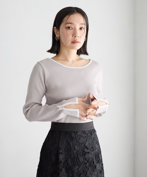 Andemiu(アンデミュウ)の「ソデスリットボートニット638382(ニット/セーター・レディース・ネイビー/グレー/オフホワイト/グリーン・FREE)」の2枚目の写真