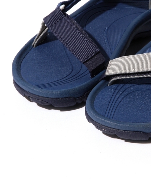 Ray BEAMS（レイビームス）の「Teva×BEAMS / 40th別注 ハリケーン XLT（サンダル・レディース・ブラック/ブルー・7/5/6/8）」の17枚目の写真