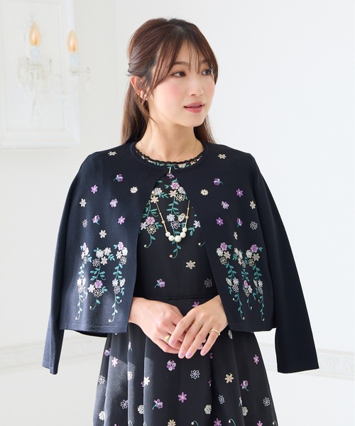 Rose Tiara（ローズティアラ）の「吹上刺繍クロップド丈ニットカーディガン（カーディガン/ボレロ・レディース・ベージュ/ブラック・38/42/46）」の4枚目の写真