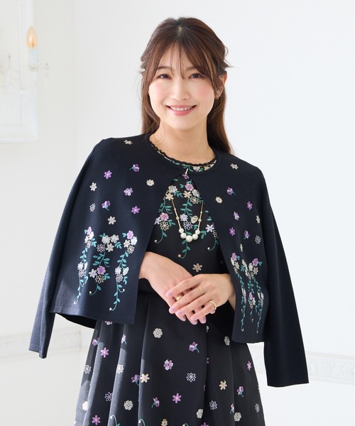 Rose Tiara（ローズティアラ）の「吹上刺繍クロップド丈ニットカーディガン（カーディガン/ボレロ・レディース・ベージュ/ブラック・38/42/46）」の5枚目の写真