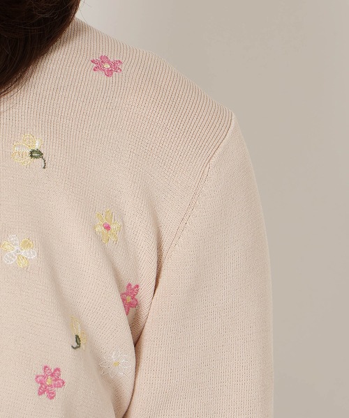 Rose Tiara（ローズティアラ）の「吹上刺繍クロップド丈ニットカーディガン（カーディガン/ボレロ・レディース・ベージュ/ブラック・38/42/46）」の12枚目の写真