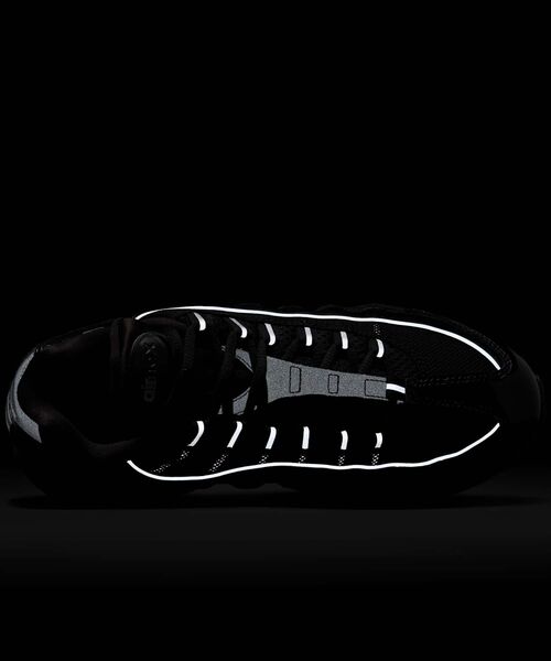 NIKE(ナイキ)の「ナイキ エア マックス 95 ビッグ バブル ウィメンズシューズ リフレクティブ (再帰反射) アクセント付き / Nike Air Max 95 Big Bubble Women's Shoes with Reflective Accents IB6397-001 Black(スニーカー・レディース・ブラック・24/25/26/22/25.5/22.5/24.5/23.5/23)」の11枚目の写真