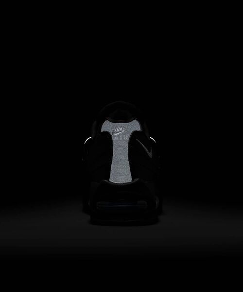 NIKE(ナイキ)の「ナイキ エア マックス 95 ビッグ バブル ウィメンズシューズ リフレクティブ (再帰反射) アクセント付き / Nike Air Max 95 Big Bubble Women's Shoes with Reflective Accents IB6397-001 Black(スニーカー・レディース・ブラック・24/25/26/22/25.5/22.5/24.5/23.5/23)」の10枚目の写真