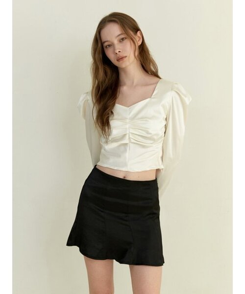 KINDABABY(カインダベイビー)の「satin puff shirring blouse - cream(シャツ/ブラウス・レディース・クリーム・FREE)」の2枚目の写真