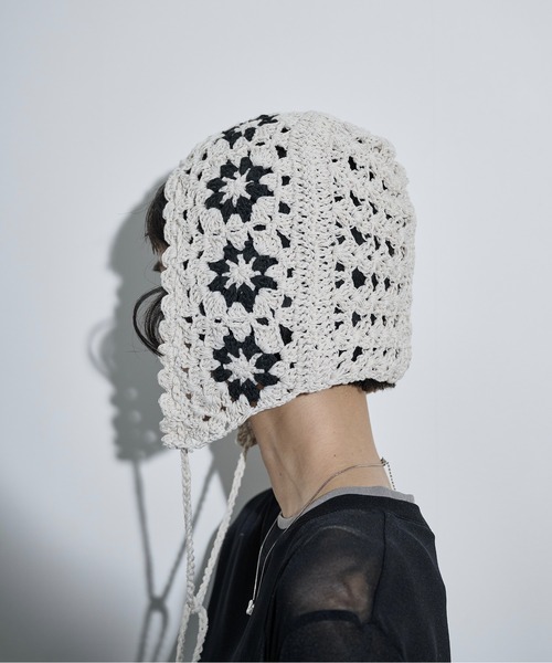 THE YOn（ザヨン）の「クロシェニットビーニー（ニットキャップ/ビーニー・レディース・ブラック/アイボリー・FREE）」の4枚目の写真