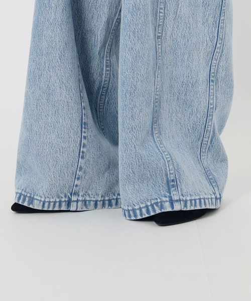 IENA LA BOUCLE（イエナラブークル）の「IENA LA BOUCLE ソフトデニムシルエットパンツ（デニムパンツ・レディース・ライトブルー・40/38/36/34）」の12枚目の写真