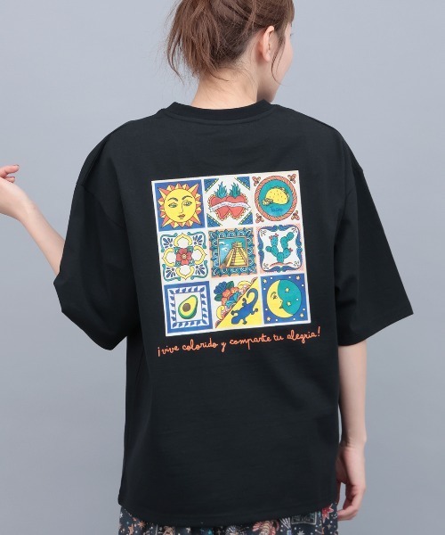チチカカ(チチカカ)の「メキシコタイルプリントTシャツ【ユニセックス】(Tシャツ/カットソー・メンズ・ブラック/ホワイト・MEDIUM/LARGE)」の2枚目の写真