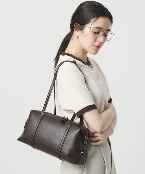 BEAUTY&YOUTH UNITED ARROWS(ビューティーアンドユースユナイテッドアローズ)の「ジップ スクエア ボストンバッグ(ショルダーバッグ・レディース・ダークブラウン/クリーム・FREE)」の1枚目の写真