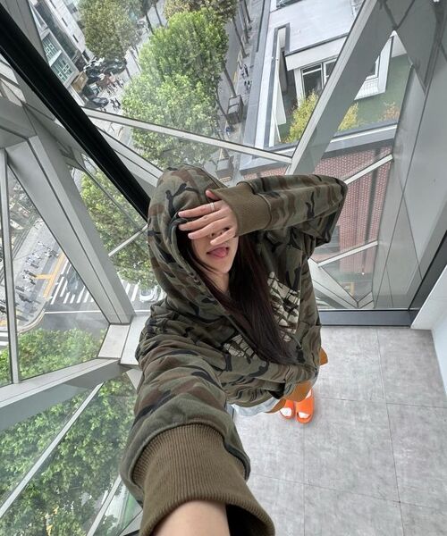IDWS(アイドンワナセル)の「Oblique Hoodie Zip Up Light Multi(パーカー・レディース・その他・0/1/2)」の4枚目の写真