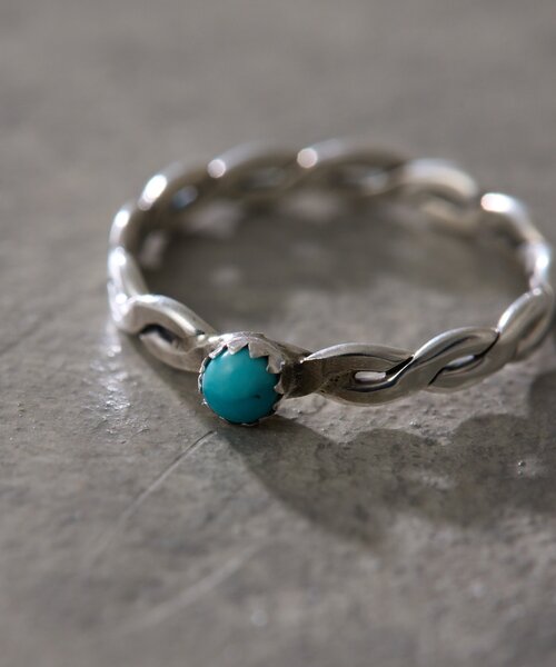 ear PAPILLONNER（イアパピヨネ）の「《スターリングシルバー使用》ポイントターコイズ細リング（ブレスレット・レディース・シルバー・11/12）」の3枚目の写真