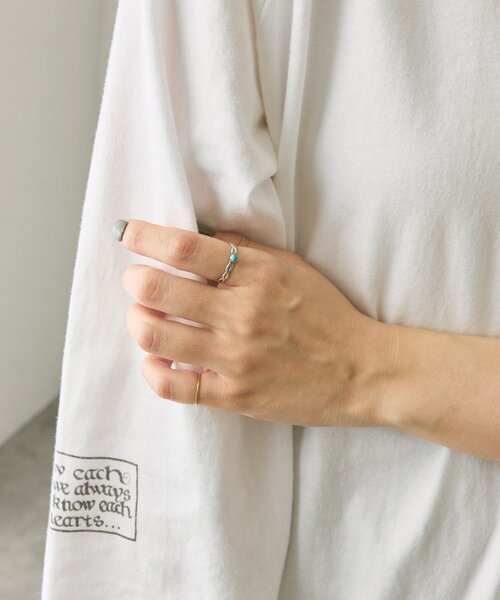 ear PAPILLONNER（イアパピヨネ）の「《スターリングシルバー使用》ポイントターコイズ細リング（ブレスレット・レディース・シルバー・11/12）」の5枚目の写真