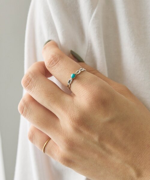 ear PAPILLONNER（イアパピヨネ）の「《スターリングシルバー使用》ポイントターコイズ細リング（ブレスレット・レディース・シルバー・11/12）」の6枚目の写真